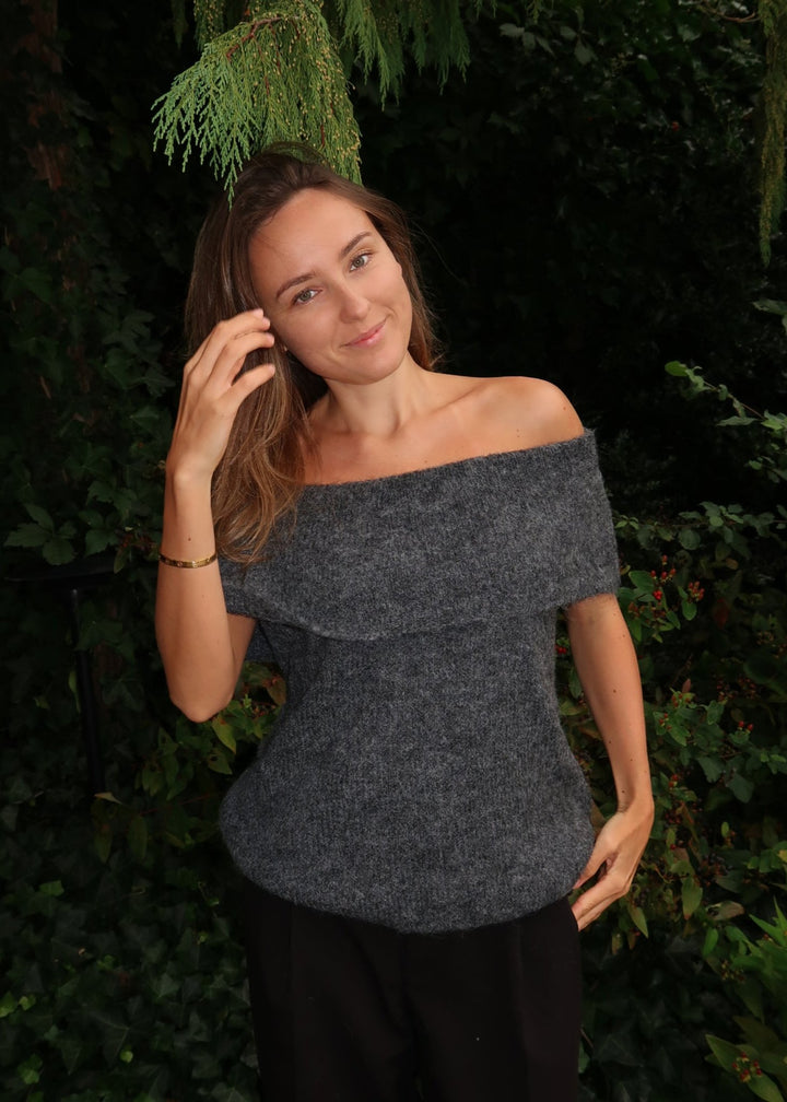 Schulterfreier Pullover – dunkelgrau