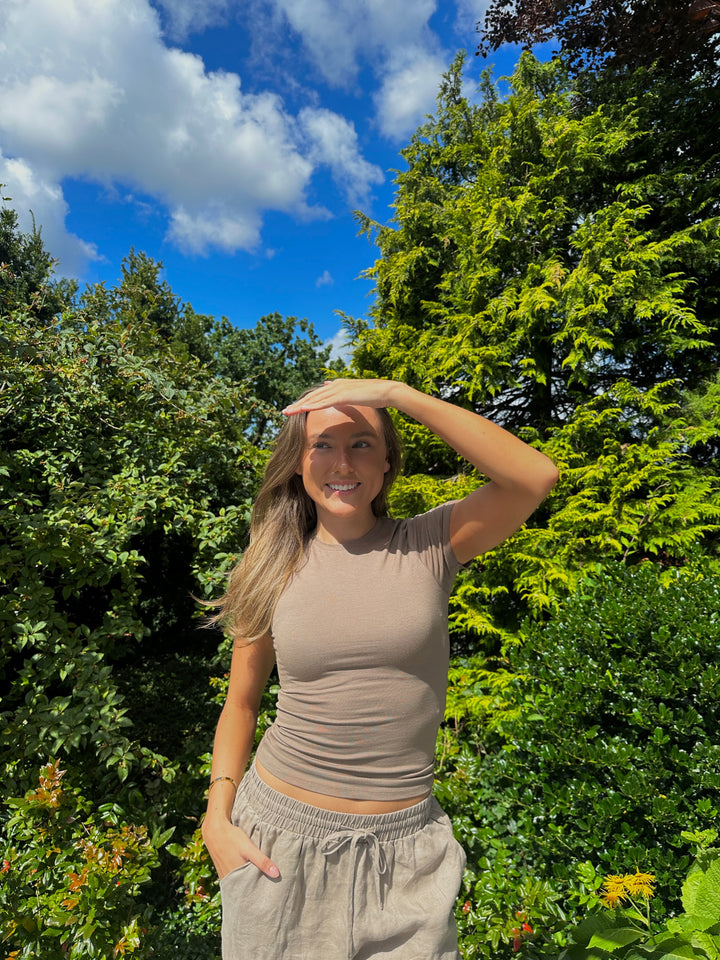 Tailliertes T-Shirt – Mokka