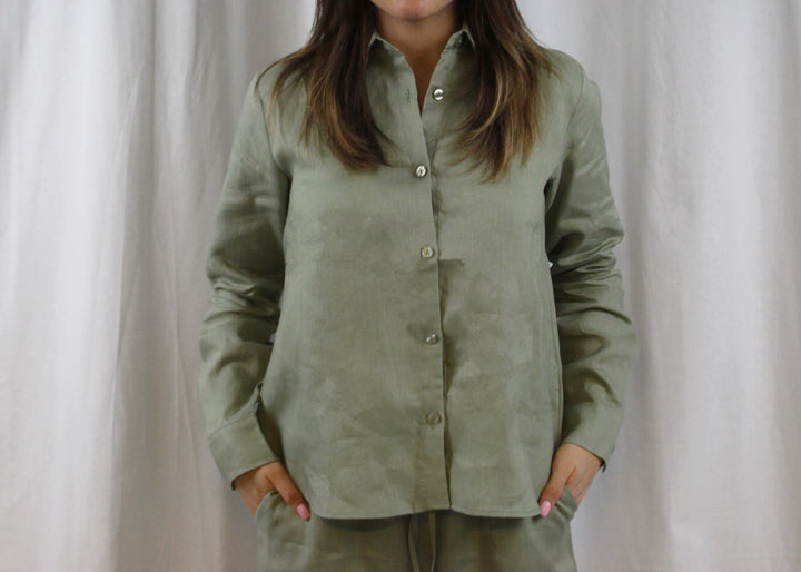 Leinenhemd in hellem Khaki
