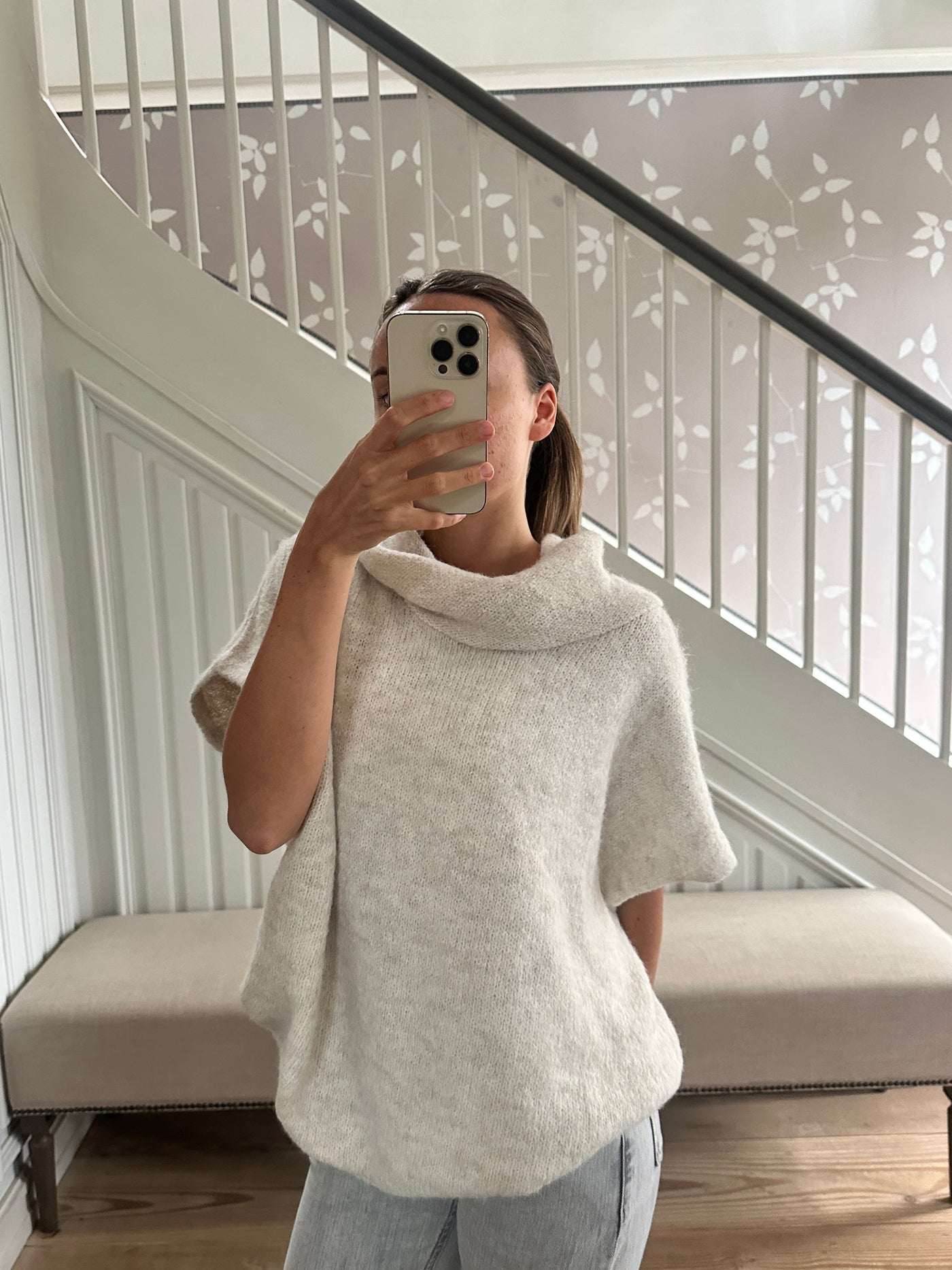 Kurzarm-Rollkragenpullover – Beige